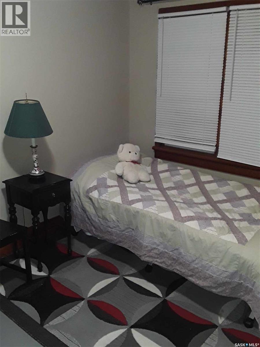 Nw1 34-24-W2, Usborne Rm No. 310, SK - Indoor Photo Showing Bedroom