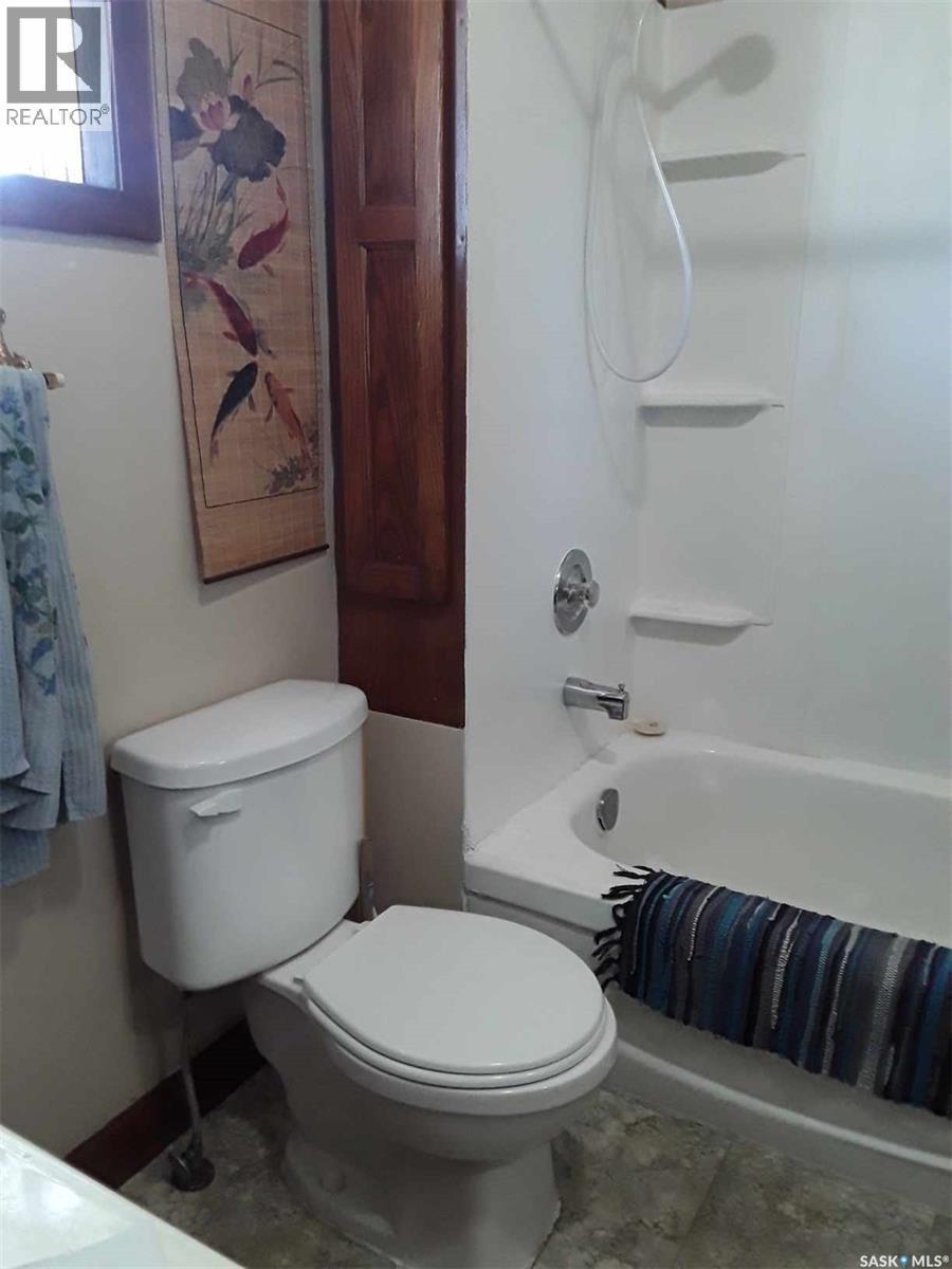 Nw1 34-24-W2, Usborne Rm No. 310, SK - Indoor Photo Showing Bathroom