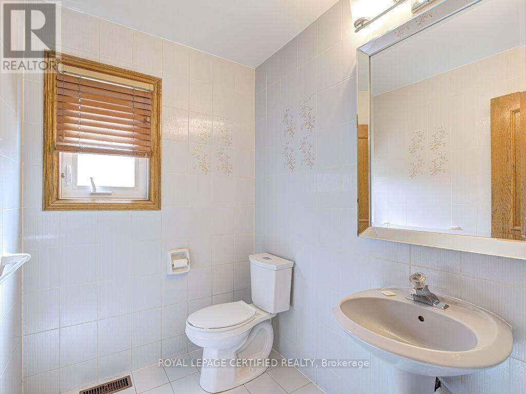 4261 Capilano Court, Mississauga, ON - Indoor Photo Showing Bathroom
