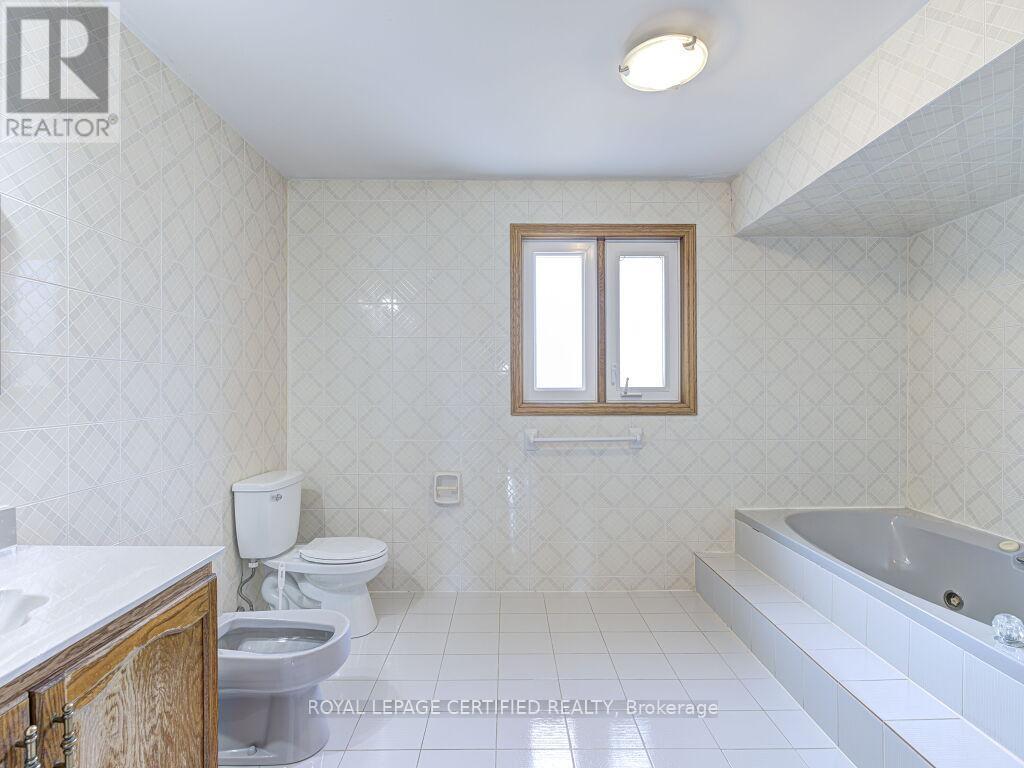 4261 Capilano Court, Mississauga, ON - Indoor Photo Showing Bathroom
