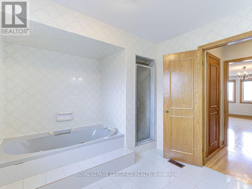 4261 Capilano Court, Mississauga, ON - Indoor Photo Showing Bathroom