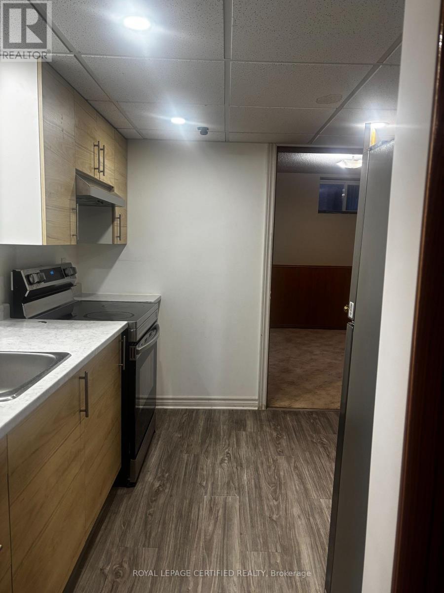 4261 Capilano Court, Mississauga, ON - Indoor Photo Showing Kitchen