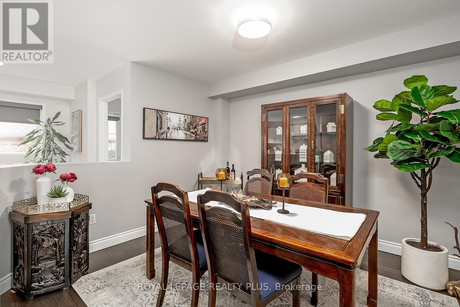 5887 Shelford Terrace, Mississauga, ON - Indoor Photo Showing Dining Room