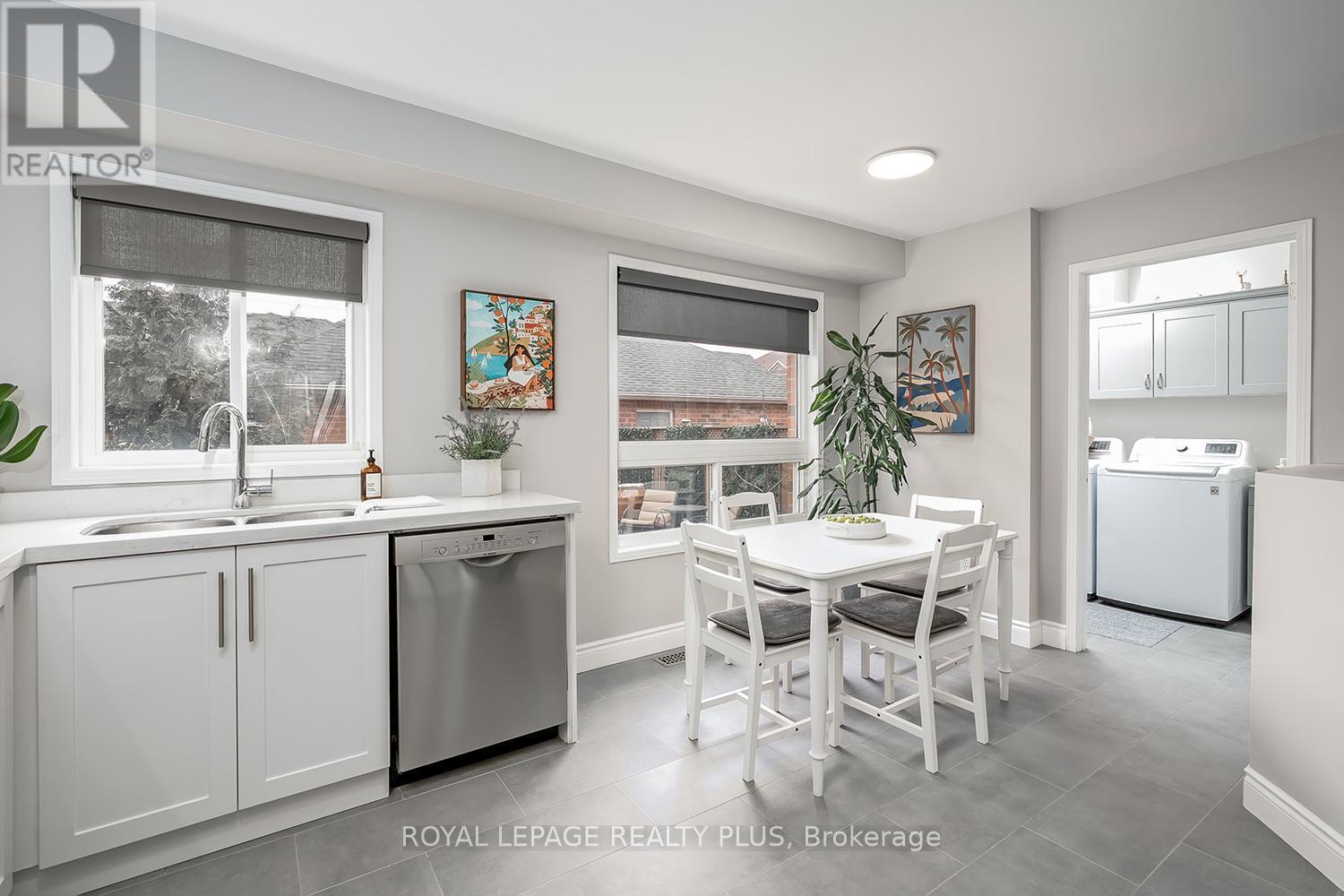 5887 Shelford Terrace, Mississauga, ON - Indoor Photo Showing Laundry Room