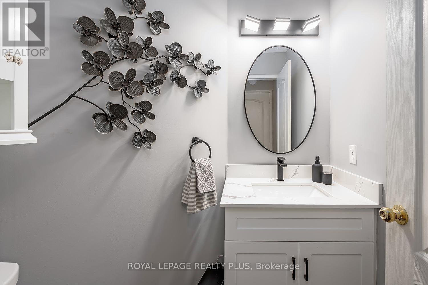 5887 Shelford Terrace, Mississauga, ON - Indoor Photo Showing Bathroom