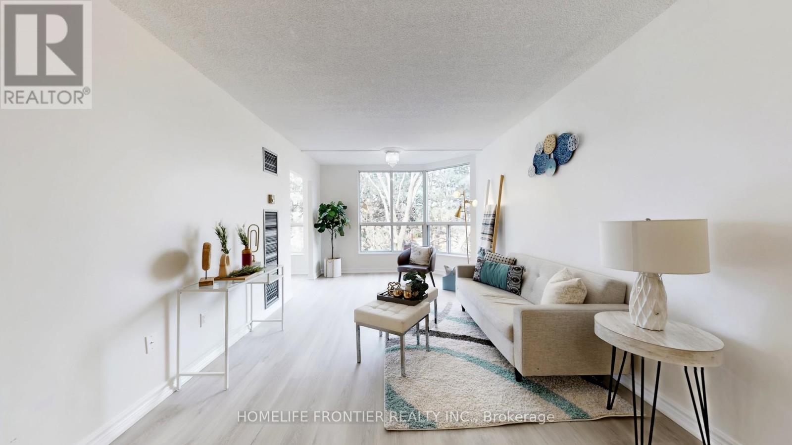 306 - 9 Chalmers Road, Richmond Hill, ON - Indoor Photo Showing Living Room