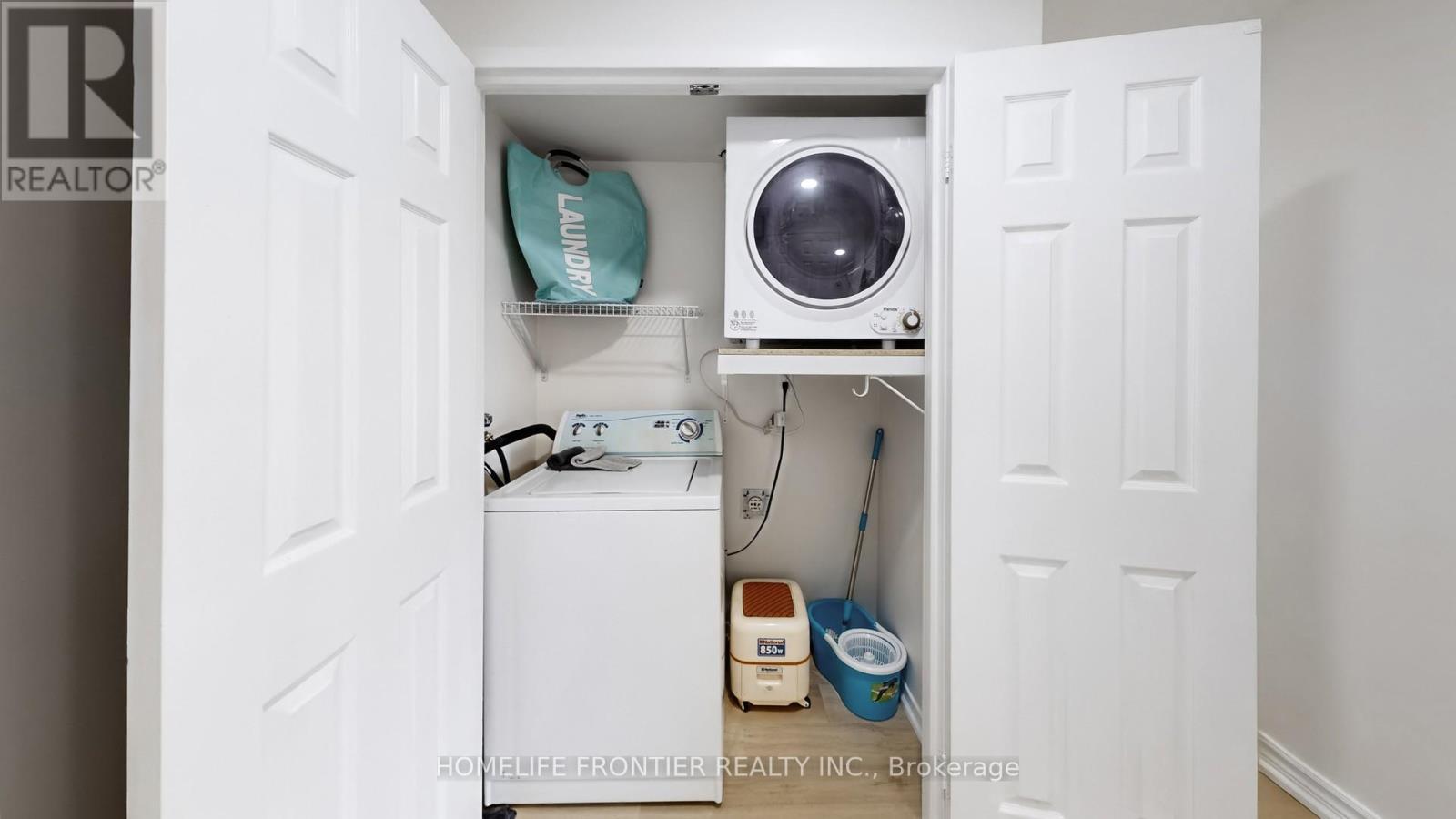 306 - 9 Chalmers Road, Richmond Hill, ON - Indoor Photo Showing Laundry Room