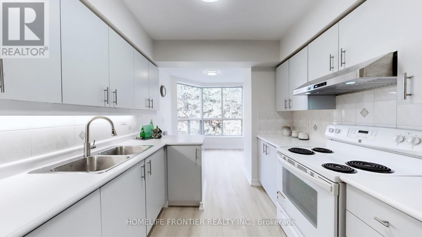 306 - 9 Chalmers Road, Richmond Hill, ON - Indoor Photo Showing Kitchen