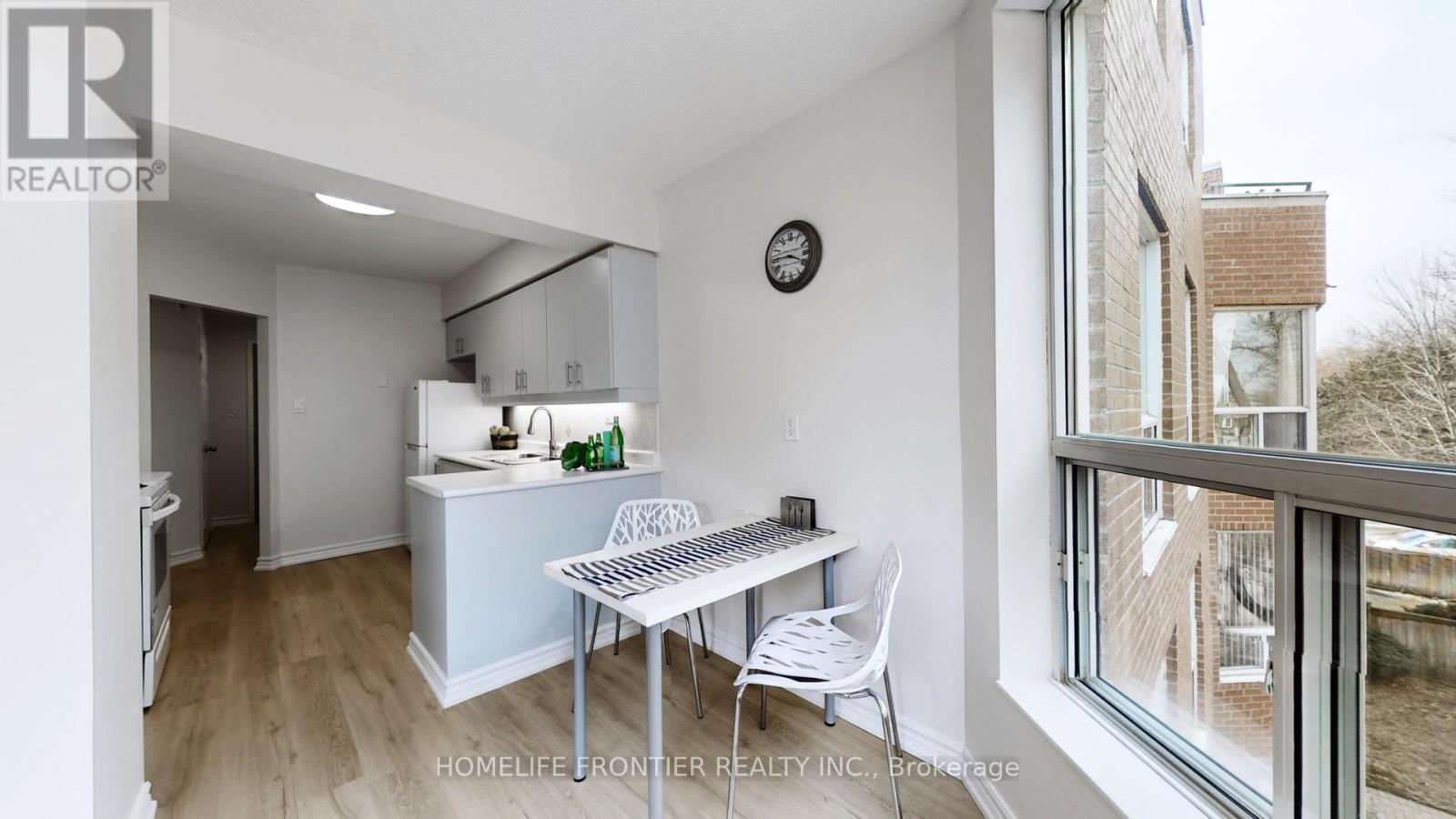 306 - 9 Chalmers Road, Richmond Hill, ON - Indoor