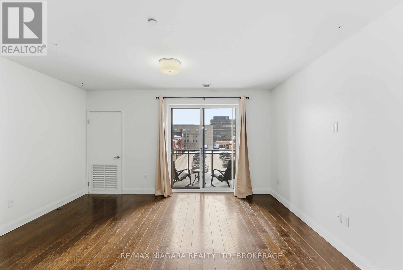 404 - 26 Wellington Street, St. Catharines (Downtown), ON - Indoor Photo Showing Other Room
