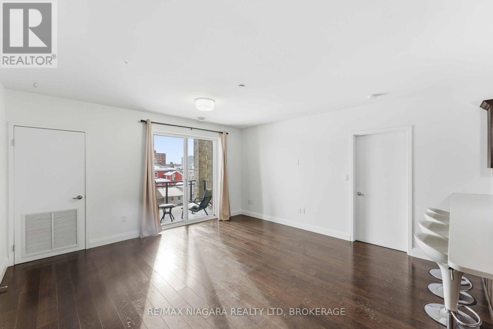 404 - 26 Wellington Street, St. Catharines (Downtown), ON - Indoor Photo Showing Other Room