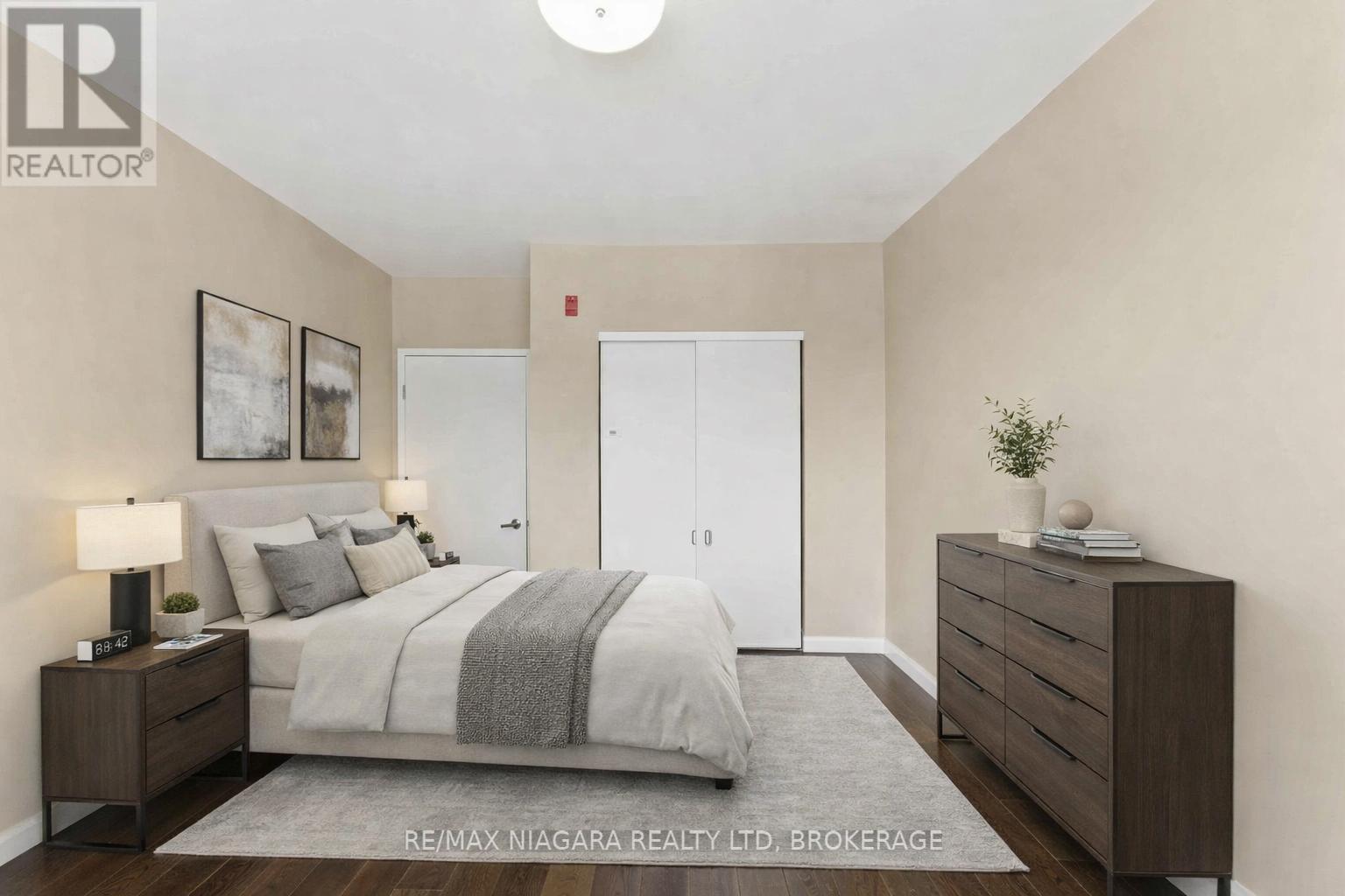 404 - 26 Wellington Street, St. Catharines (Downtown), ON - Indoor Photo Showing Bedroom