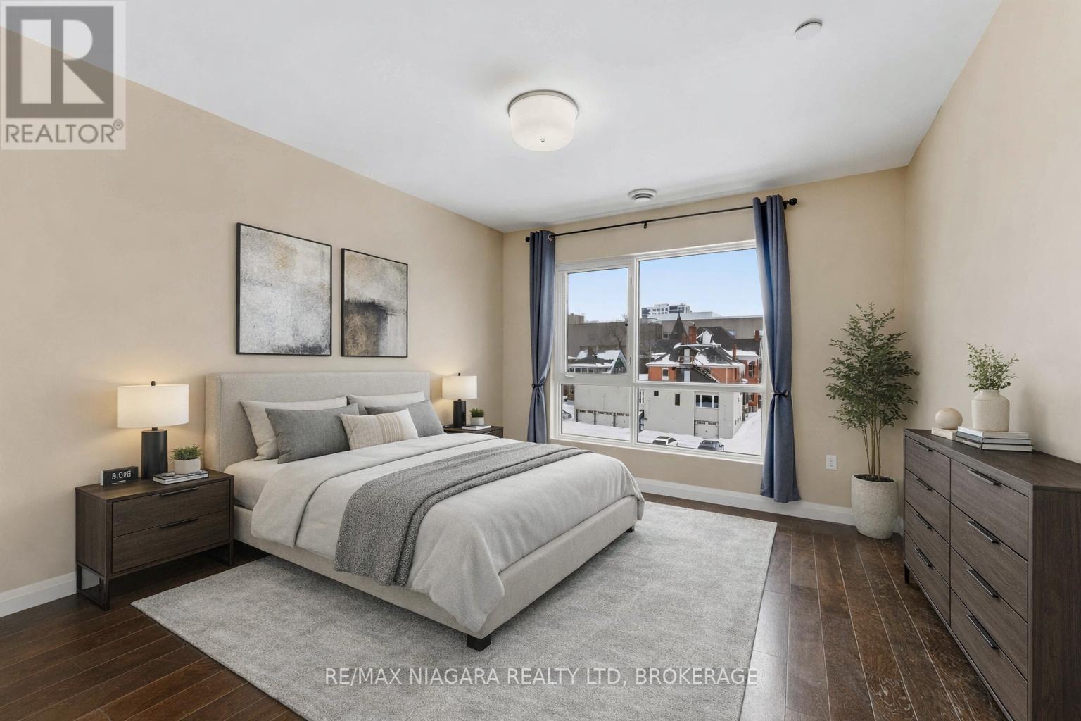 404 - 26 Wellington Street, St. Catharines (Downtown), ON - Indoor Photo Showing Bedroom