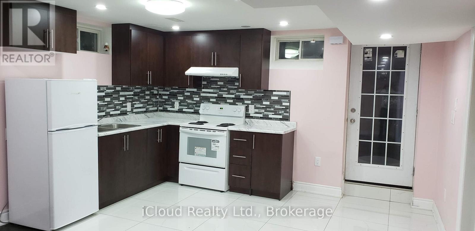 Bsmt - 1428 Samuelson Circle, Mississauga, ON - Indoor Photo Showing Kitchen With Double Sink