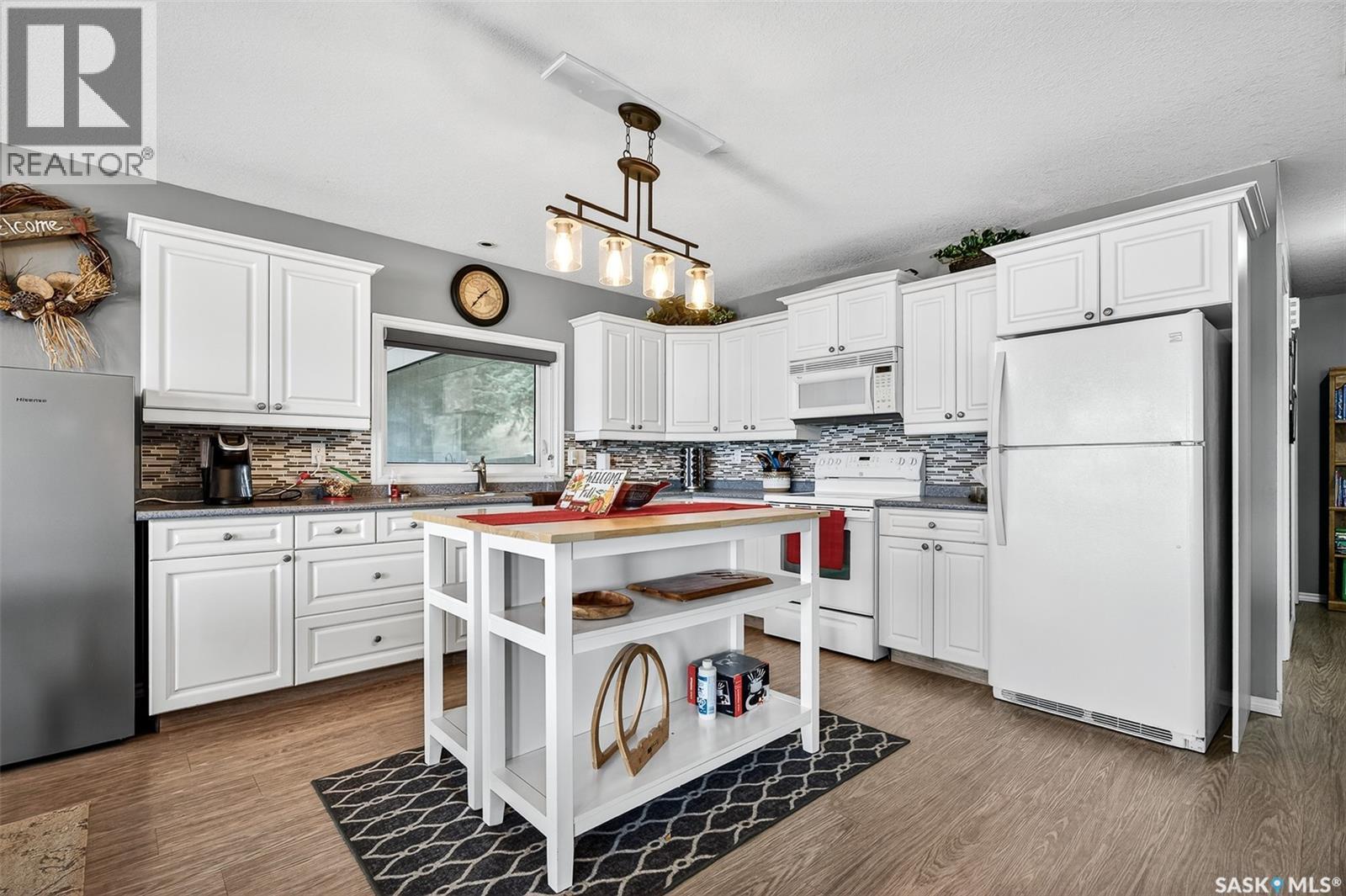367 Daniel Drive, North Grove, SK - Indoor Photo Showing Kitchen