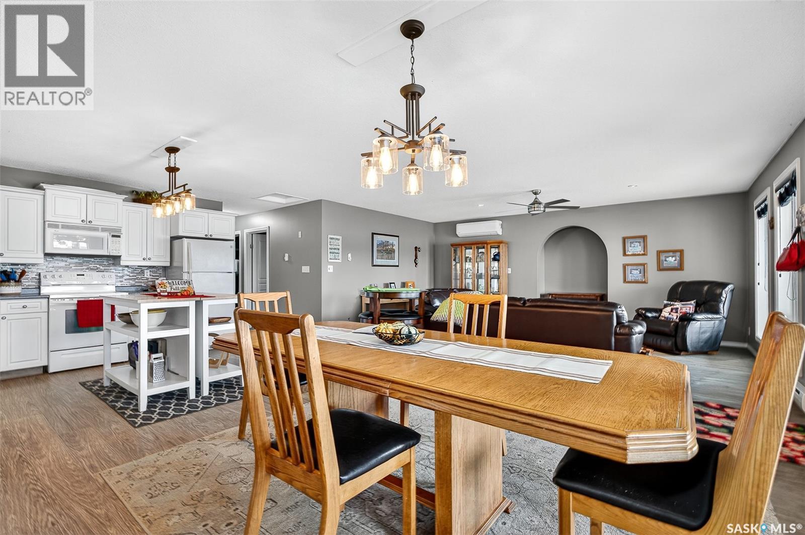 367 Daniel Drive, North Grove, SK - Indoor Photo Showing Dining Room