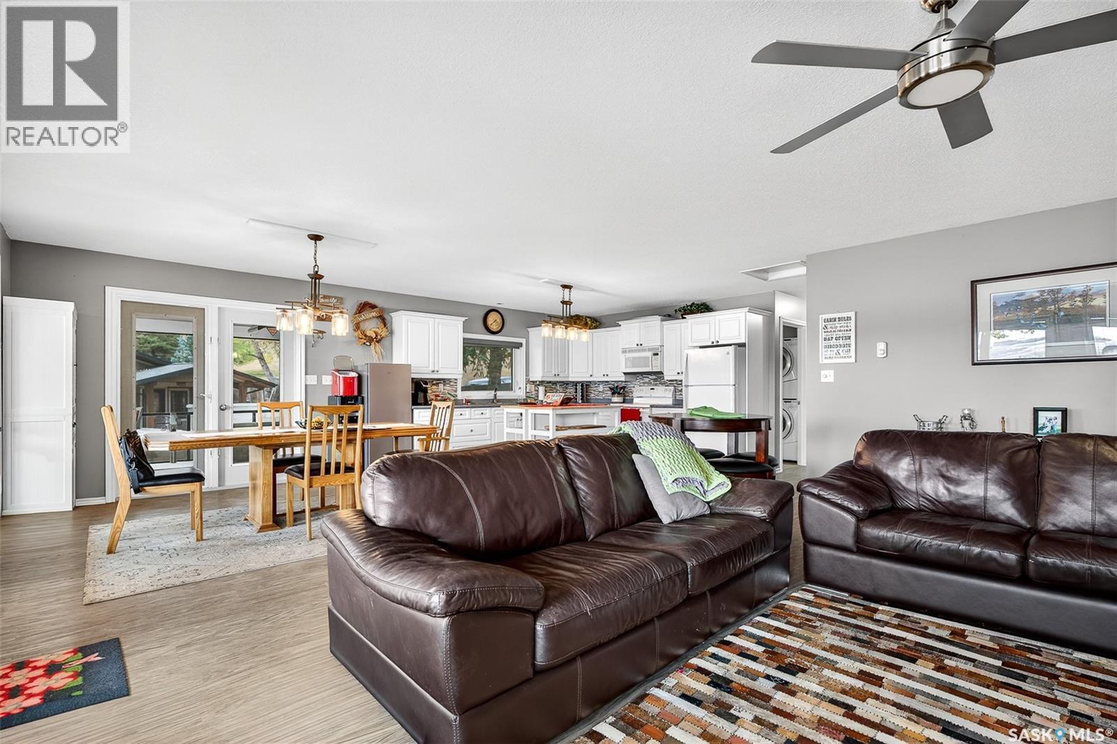 367 Daniel Drive, North Grove, SK - Indoor Photo Showing Living Room
