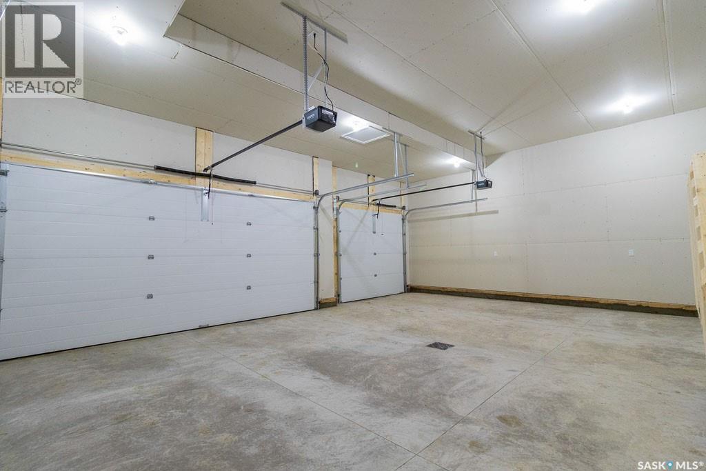 150 Mazurek Crescent, Saskatoon, SK - Indoor Photo Showing Garage