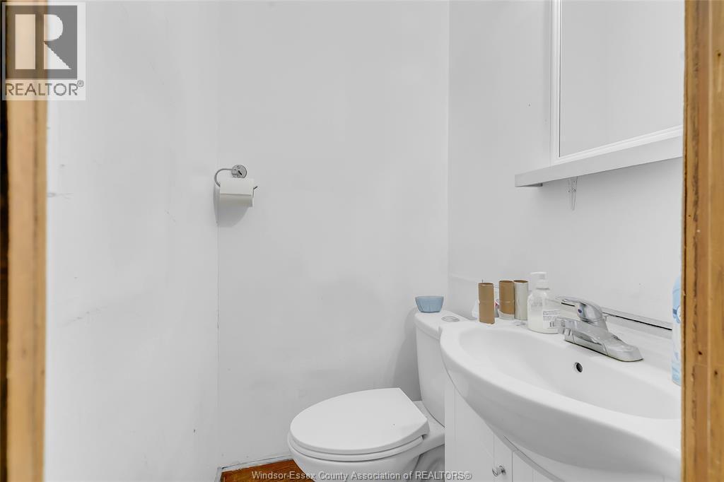 69 Shepherd, Windsor, ON - Indoor Photo Showing Bathroom
