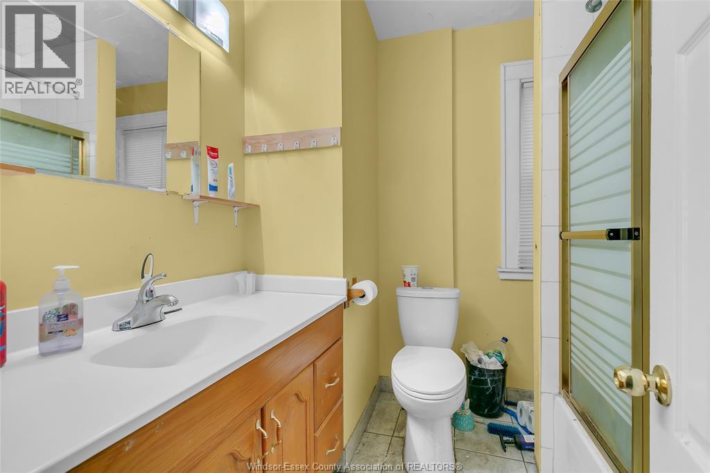 69 Shepherd, Windsor, ON - Indoor Photo Showing Bathroom