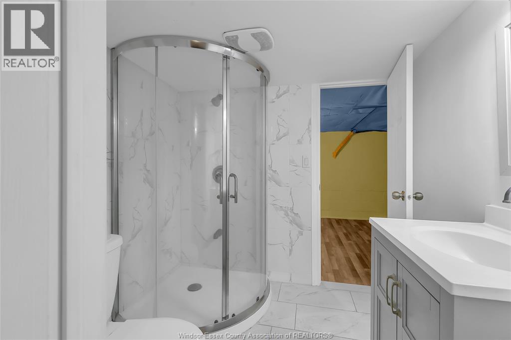 69 Shepherd, Windsor, ON - Indoor Photo Showing Bathroom