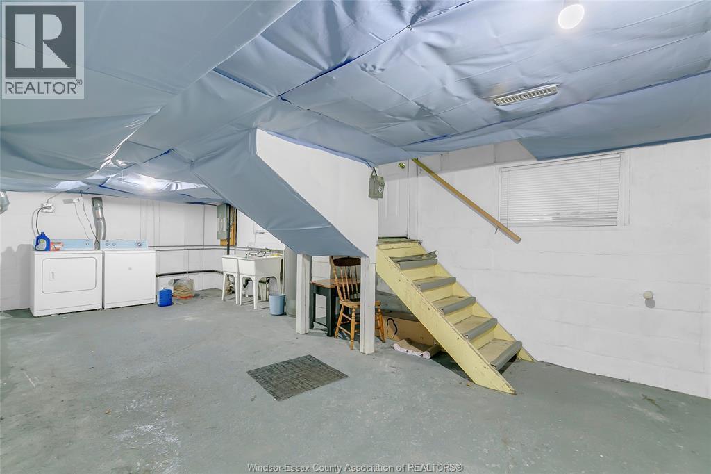 69 Shepherd, Windsor, ON - Indoor Photo Showing Garage