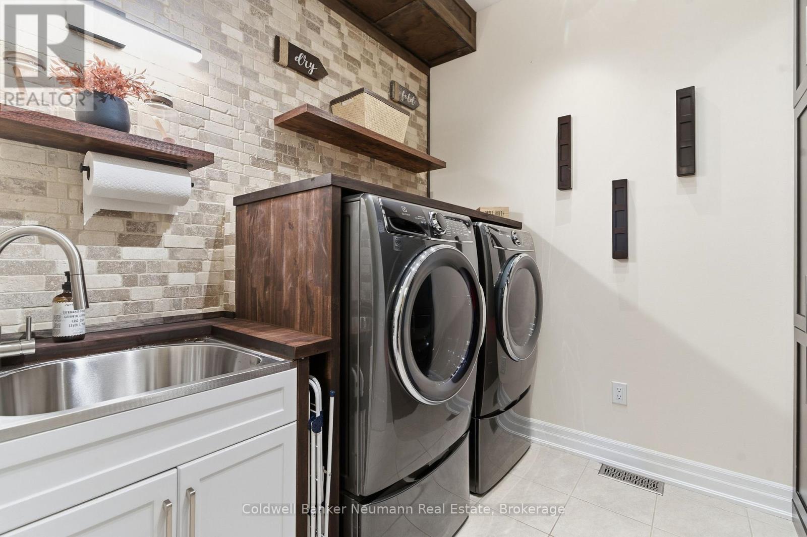356 Falling Green Crescent, Kitchener, ON - Indoor Photo Showing Laundry Room