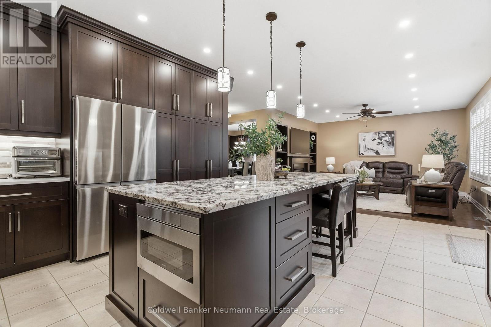356 Falling Green Crescent, Kitchener, ON - Indoor Photo Showing Kitchen With Upgraded Kitchen