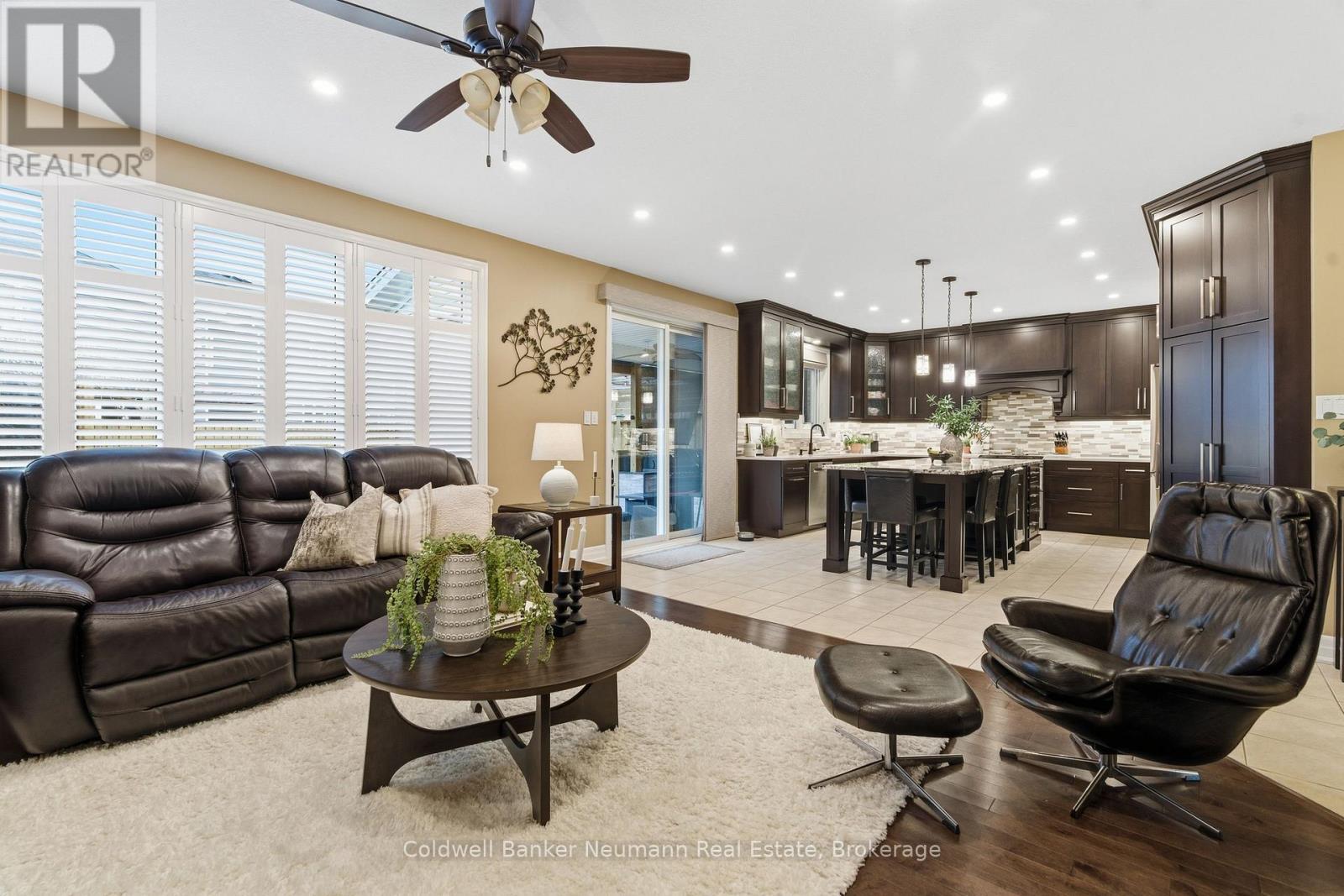 356 Falling Green Crescent, Kitchener, ON - Indoor Photo Showing Living Room