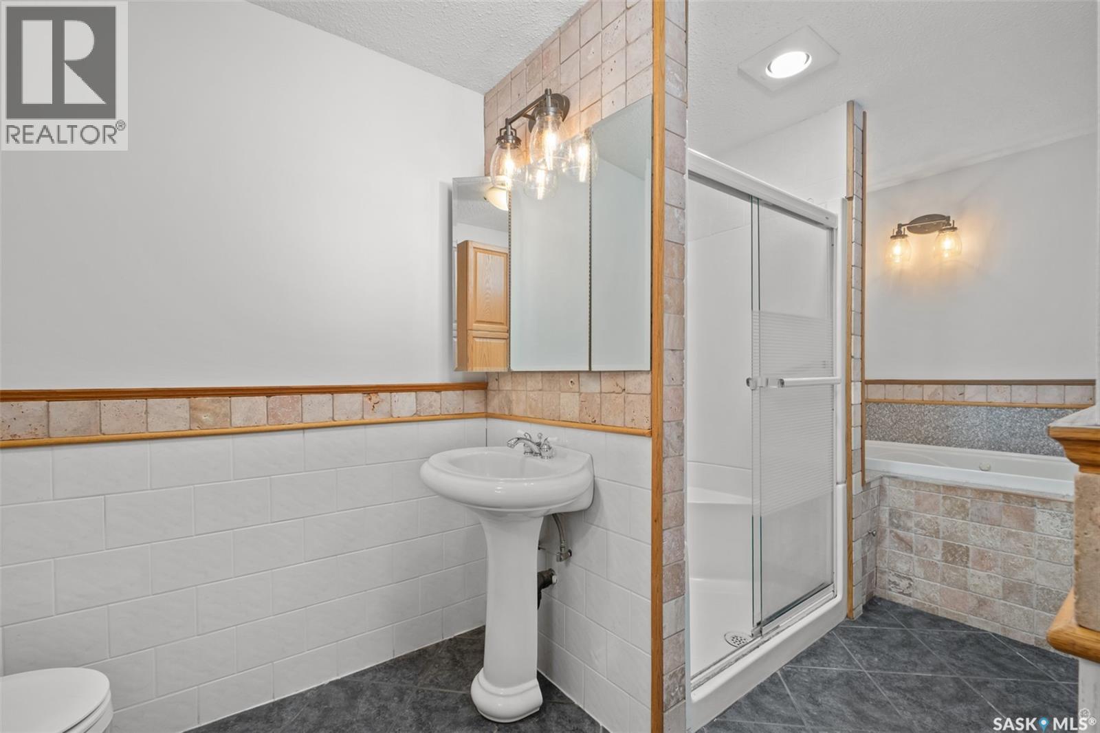 1027 4Th Street E, Prince Albert, SK - Indoor Photo Showing Bathroom