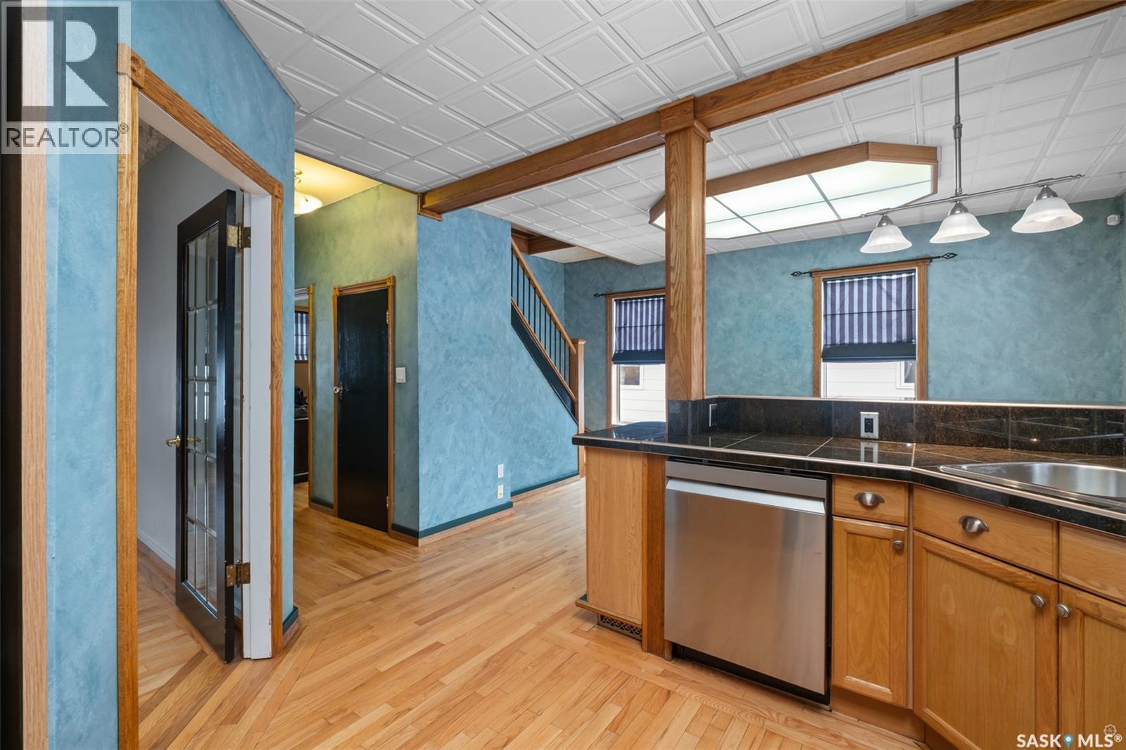 1027 4Th Street E, Prince Albert, SK - Indoor Photo Showing Kitchen