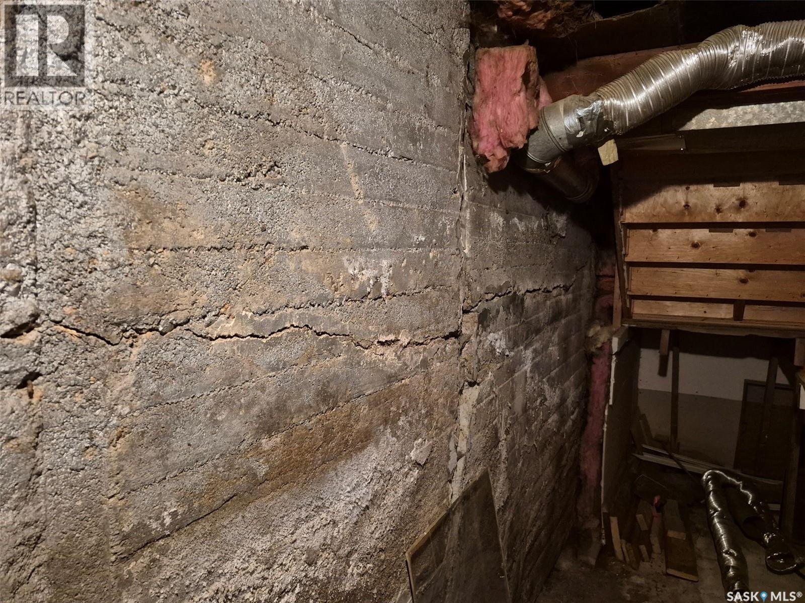 818 K Avenue N, Saskatoon, SK - Indoor