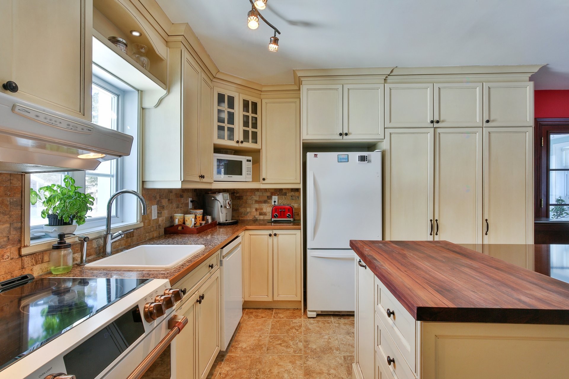Kitchen - 203Z Route 221 S., Lacolle, QC