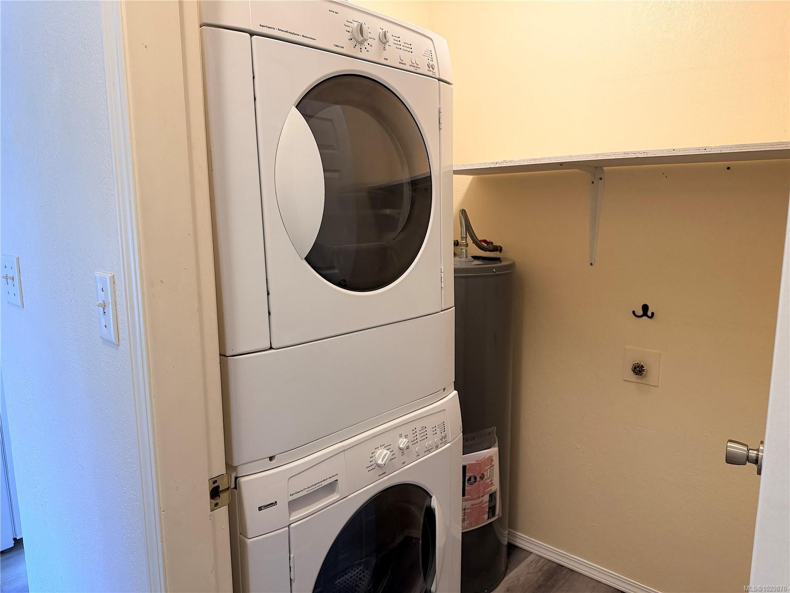103-2425 Lewis St, Duncan, BC - Indoor Photo Showing Laundry Room