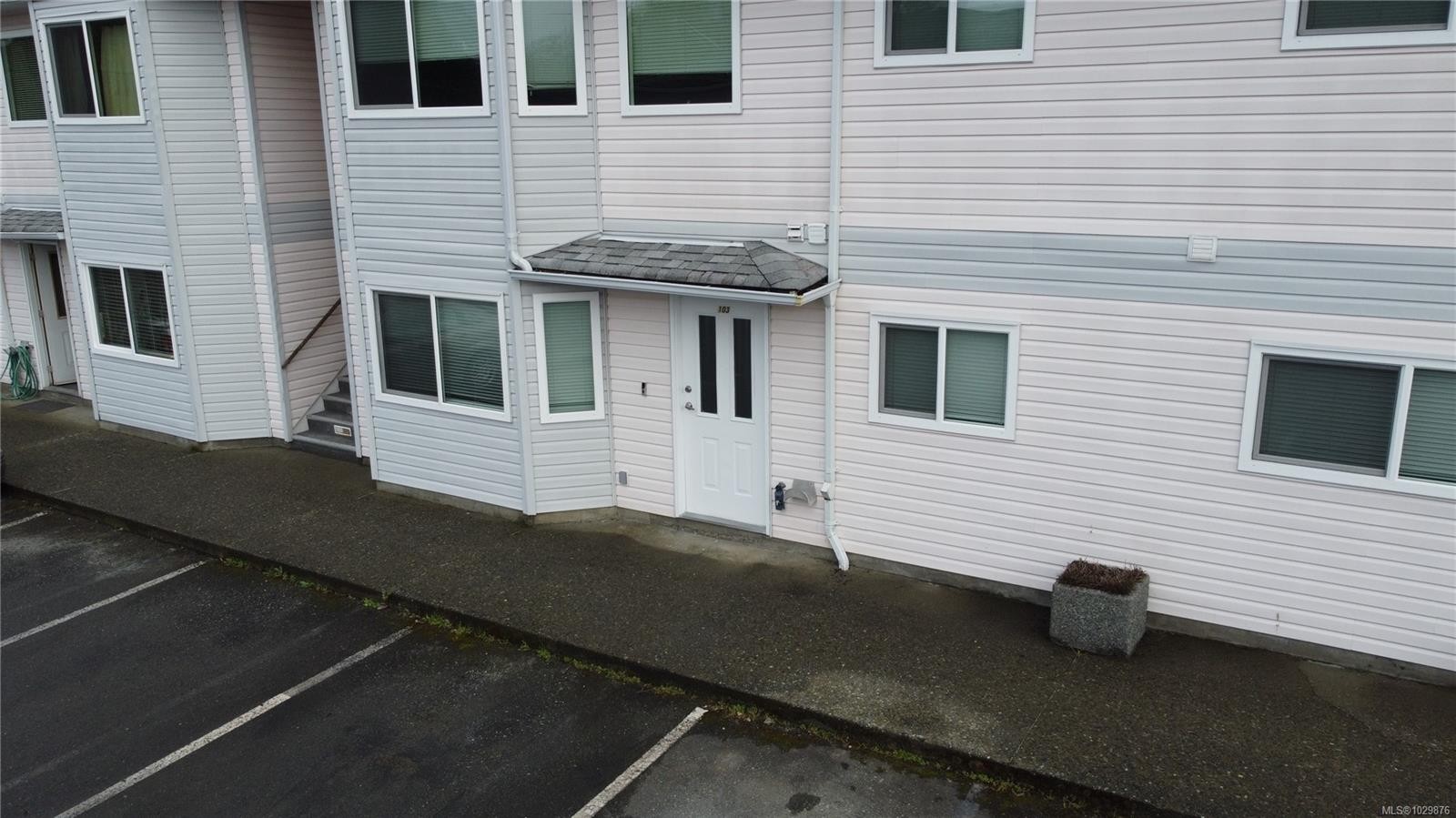 103-2425 Lewis St, Duncan, BC - Outdoor With Exterior