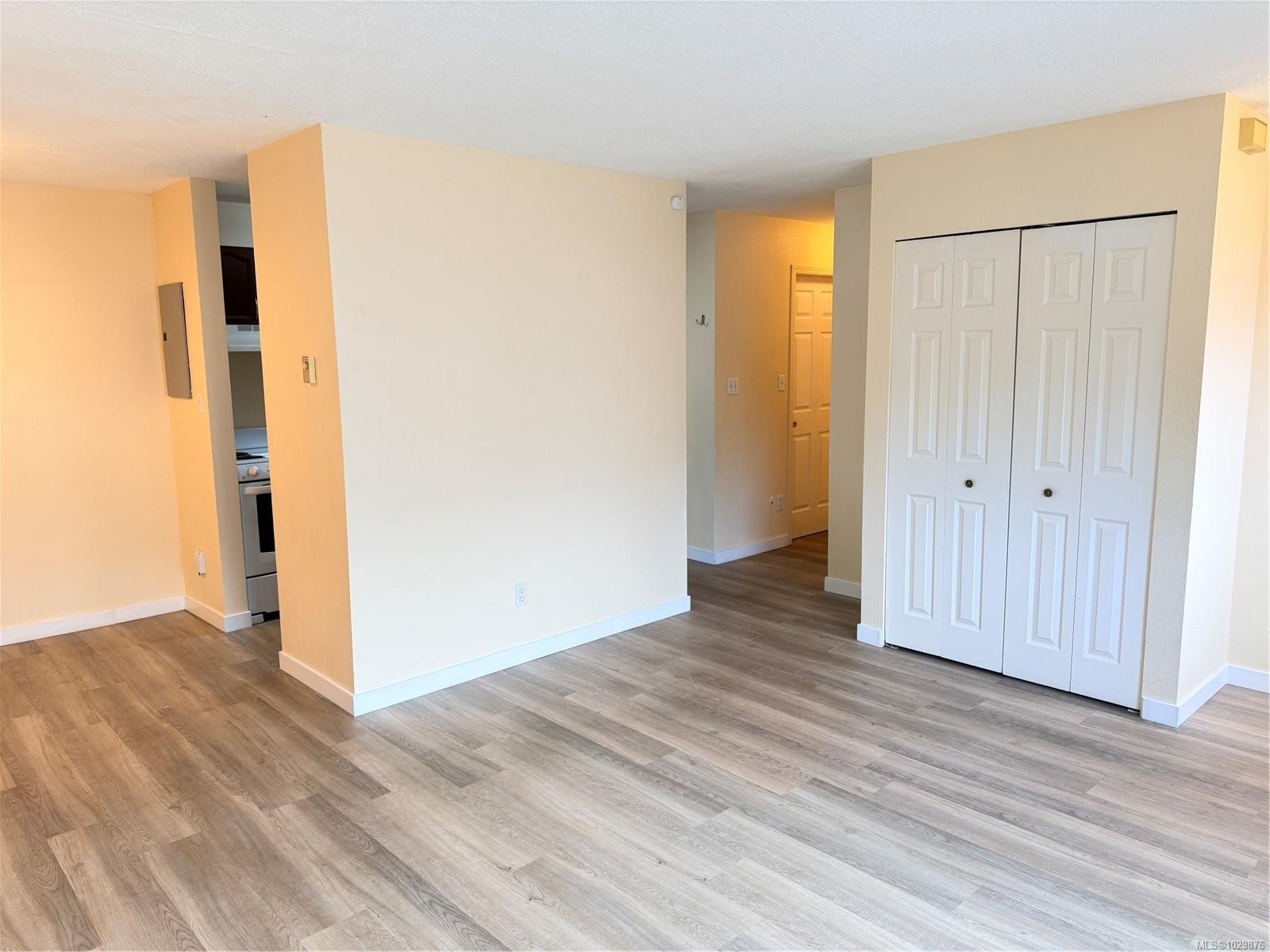 103-2425 Lewis St, Duncan, BC - Indoor