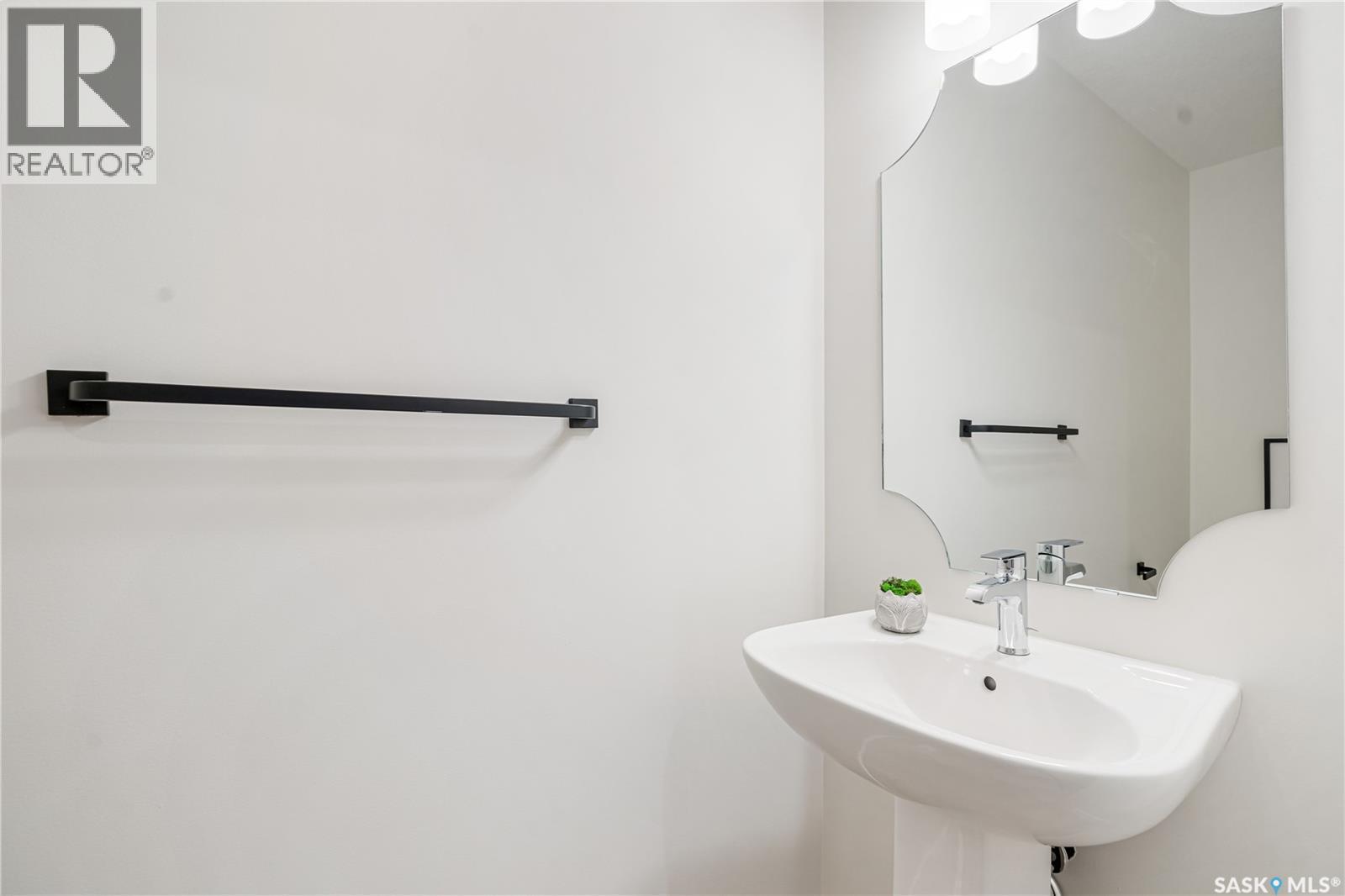 314 Katz Avenue, Saskatoon, SK - Indoor Photo Showing Bathroom