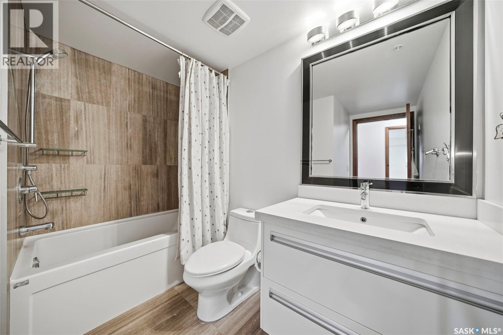 211 130 Phelps Way, Saskatoon, SK - Indoor Photo Showing Bathroom