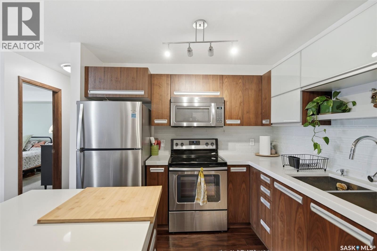 211 130 Phelps Way, Saskatoon, SK - Indoor Photo Showing Kitchen With Stainless Steel Kitchen