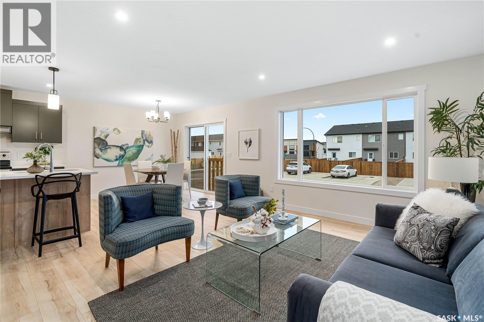310 Katz Avenue, Saskatoon, SK - Indoor Photo Showing Living Room