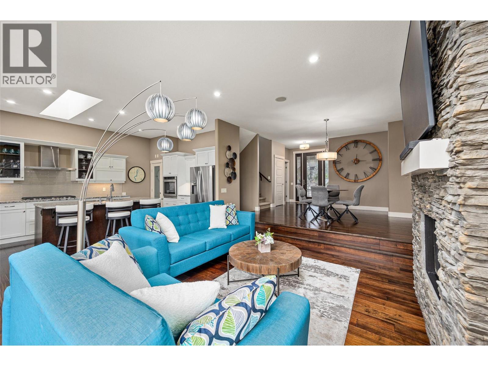 1768 Split Rail Place, Kelowna, BC - Indoor Photo Showing Living Room