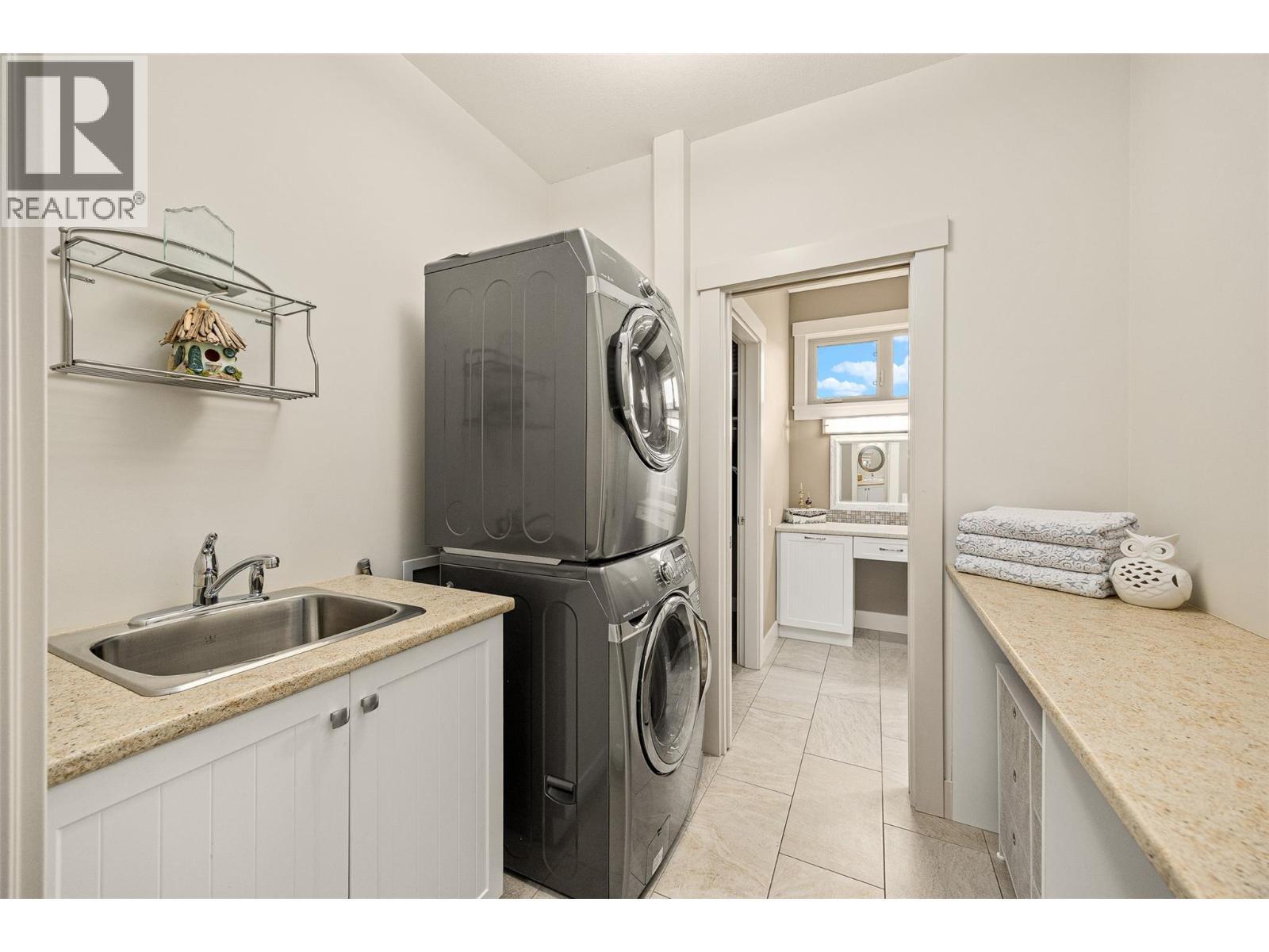 1768 Split Rail Place, Kelowna, BC - Indoor Photo Showing Laundry Room
