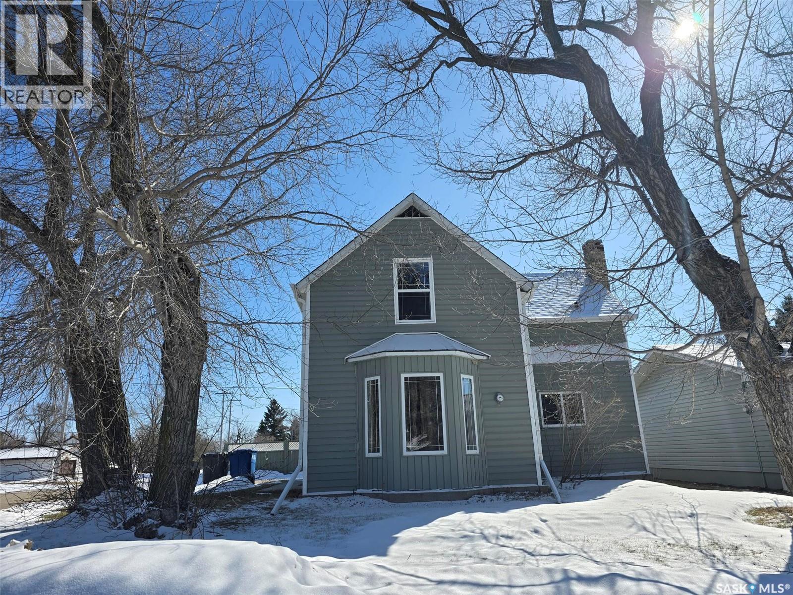 298 7Th Avenue, Broadview, SK - Outdoor