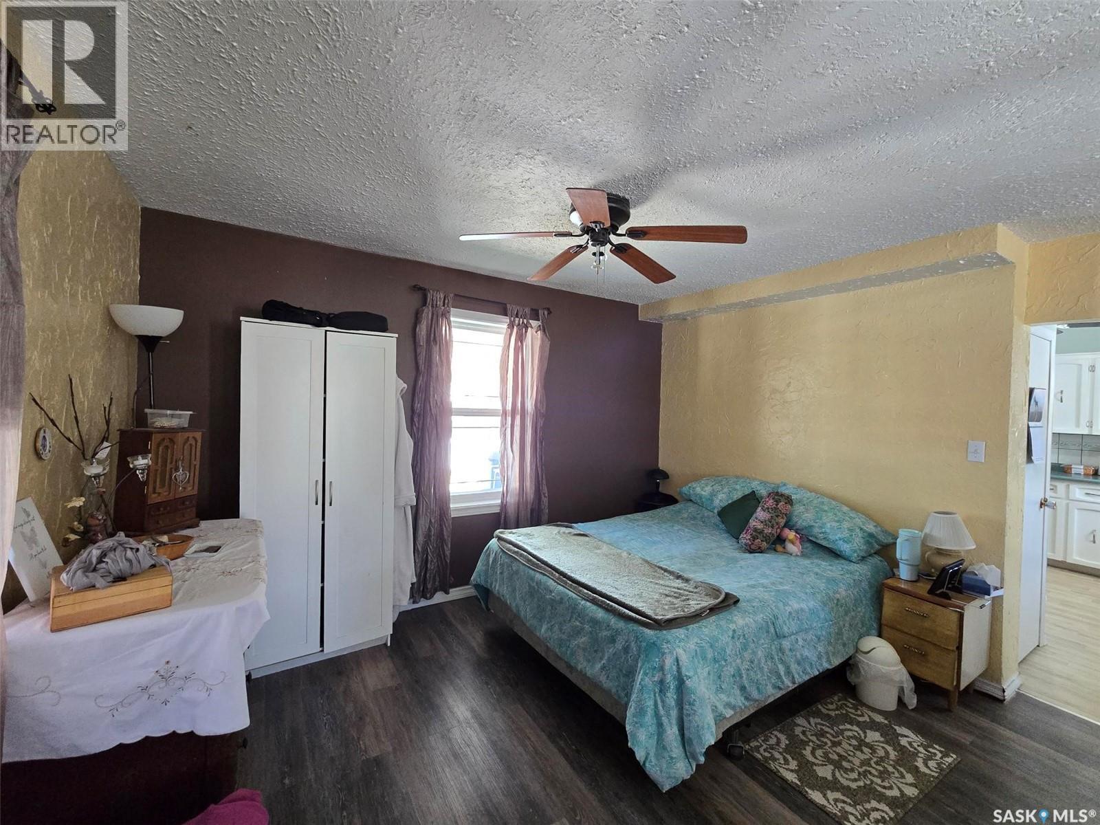 298 7Th Avenue, Broadview, SK - Indoor Photo Showing Bedroom