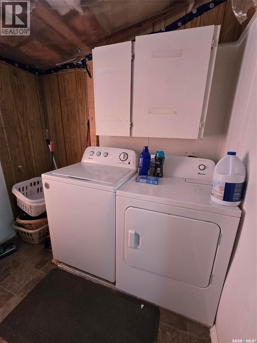 298 7Th Avenue, Broadview, SK - Indoor Photo Showing Laundry Room