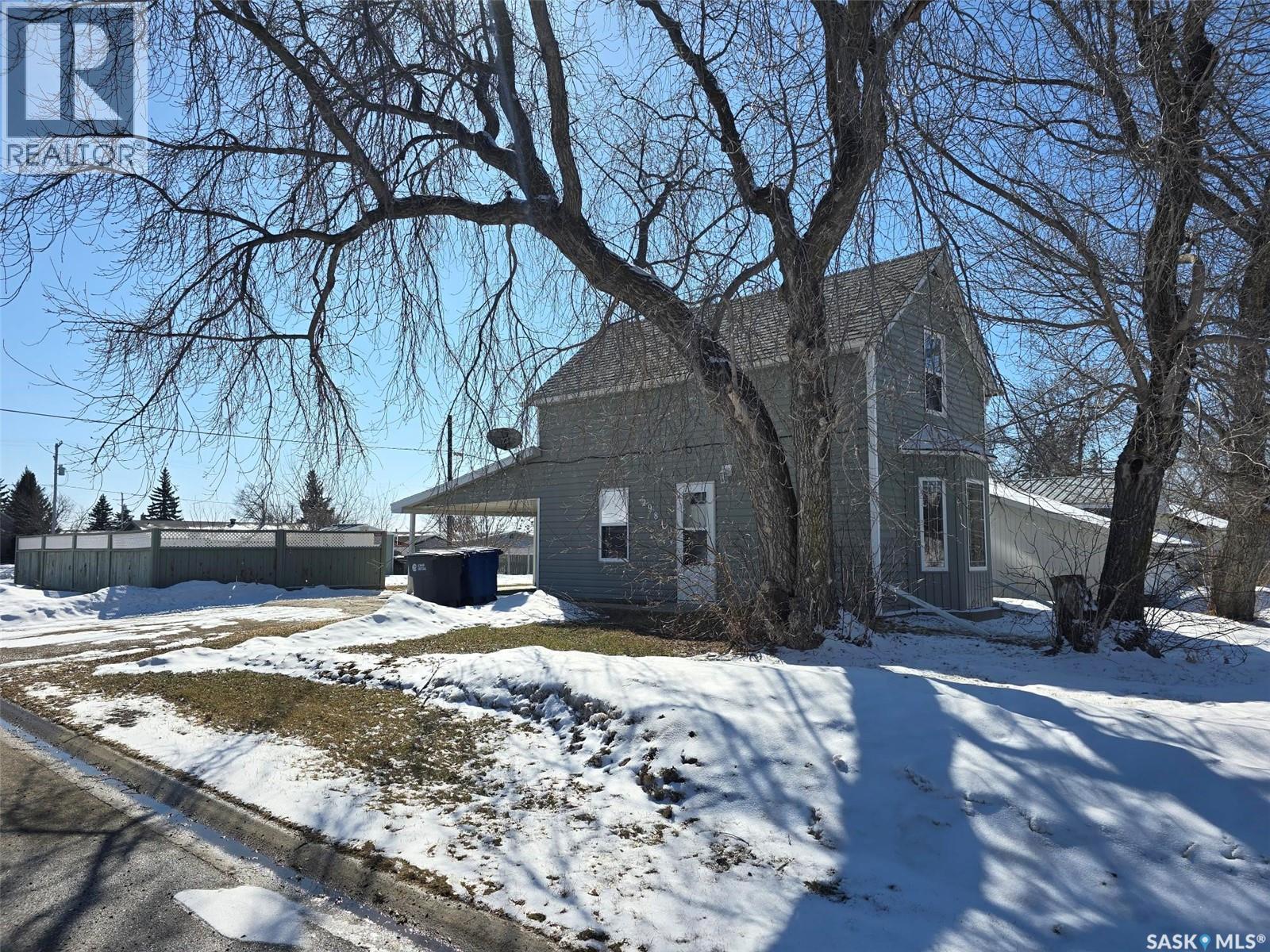 298 7Th Avenue, Broadview, SK - Outdoor