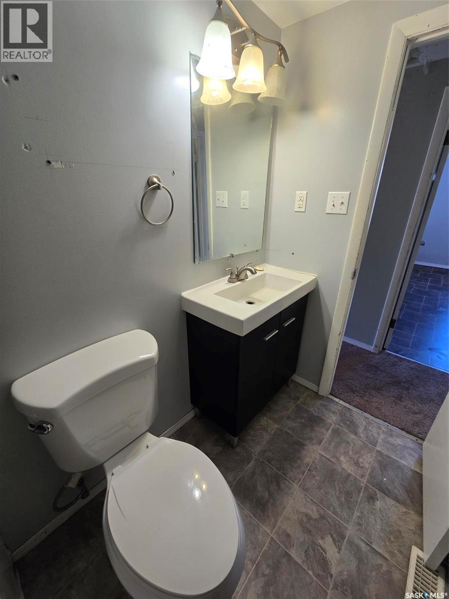 298 7Th Avenue, Broadview, SK - Indoor Photo Showing Bathroom