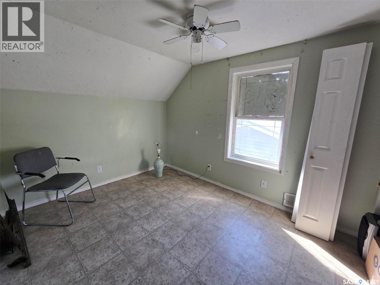 298 7Th Avenue, Broadview, SK - Indoor Photo Showing Other Room