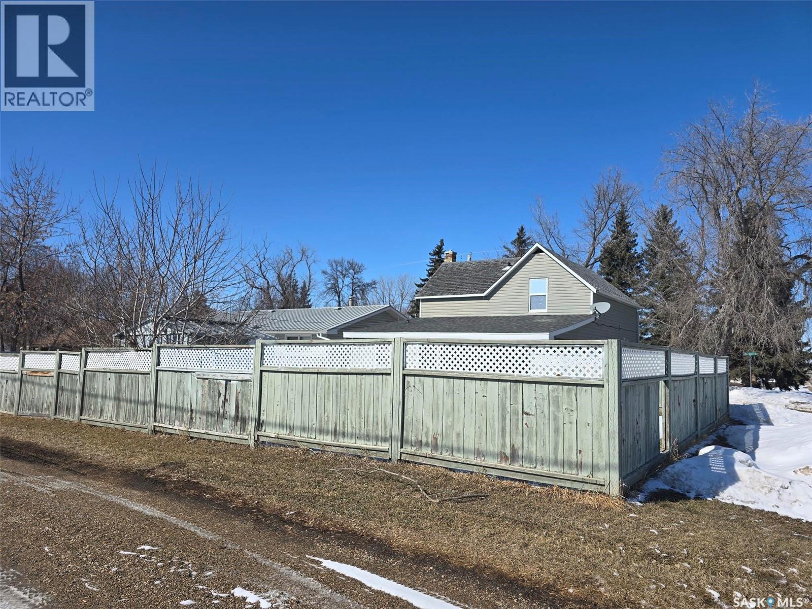 298 7Th Avenue, Broadview, SK - Outdoor