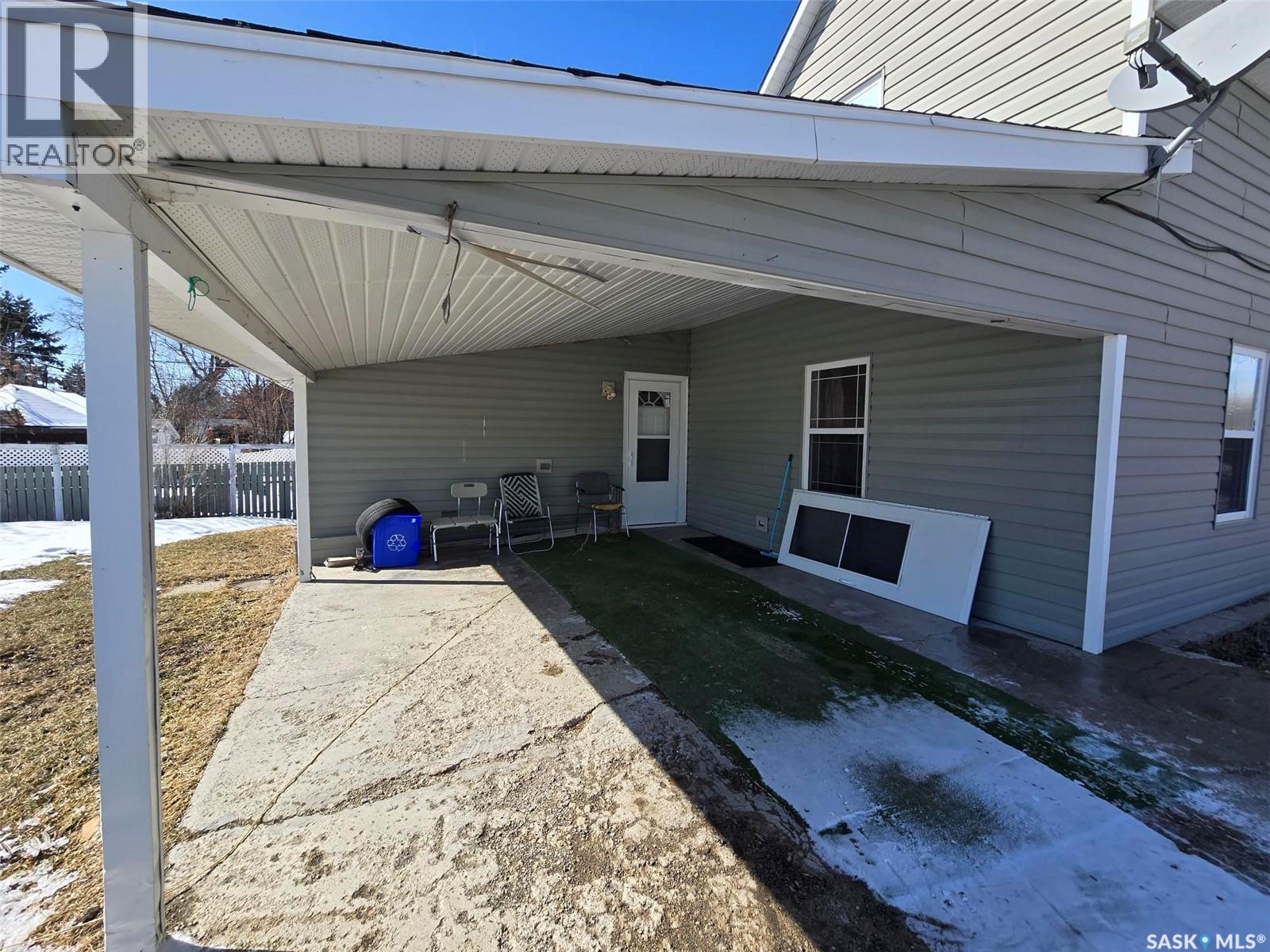 298 7Th Avenue, Broadview, SK - Outdoor With Exterior